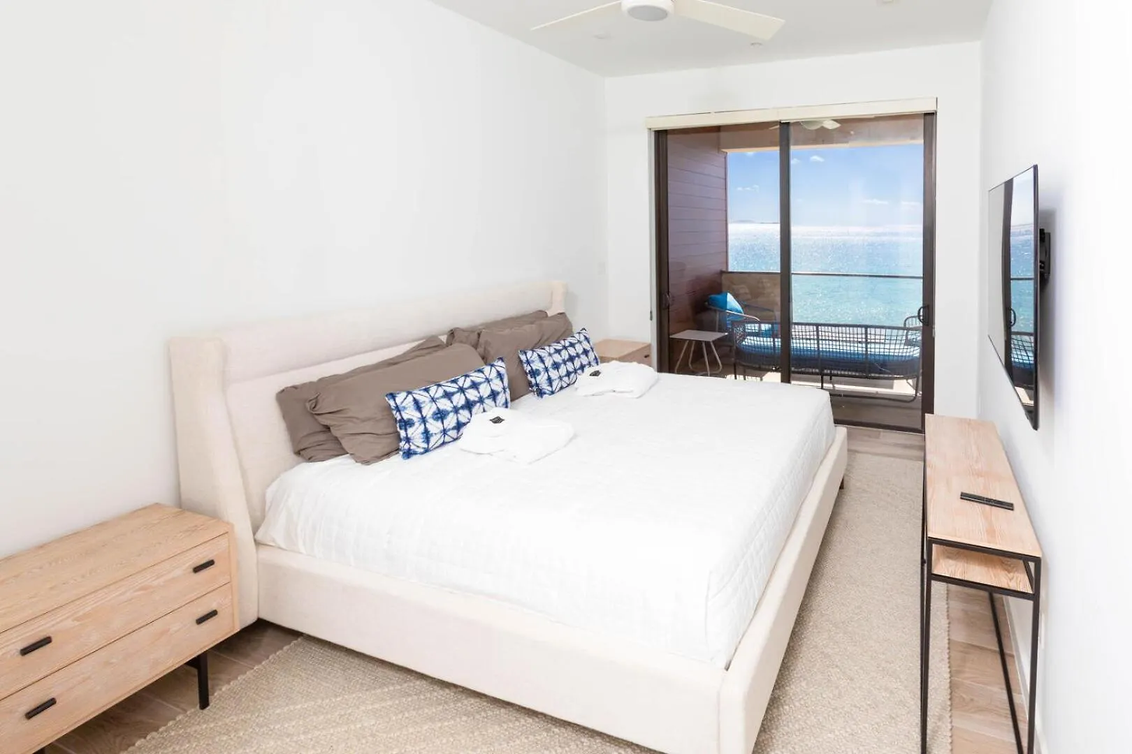 Seadreams 4 - Luxury Condo With Shared Pool, Hot Tub, Rooftop Lounge West Bay Apartmán